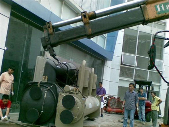 徐闻县随车吊和汽车吊的核心区别是什么？哪种更省钱？