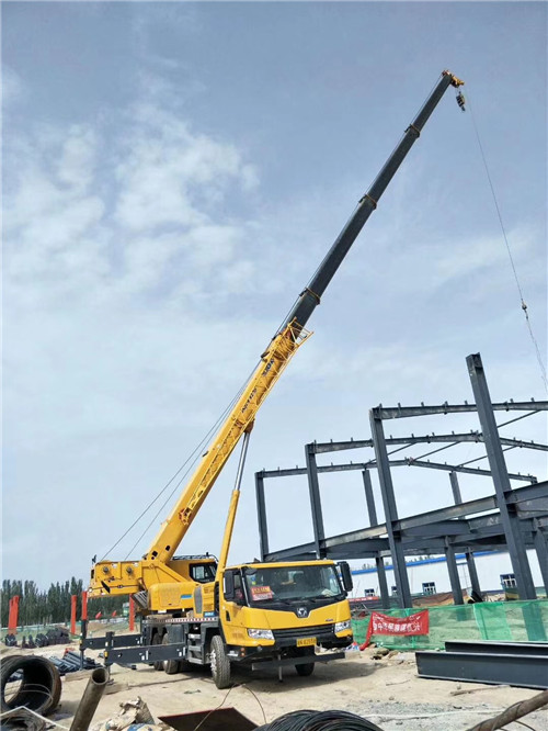 徐闻县超高层建筑钢结构吊装案例